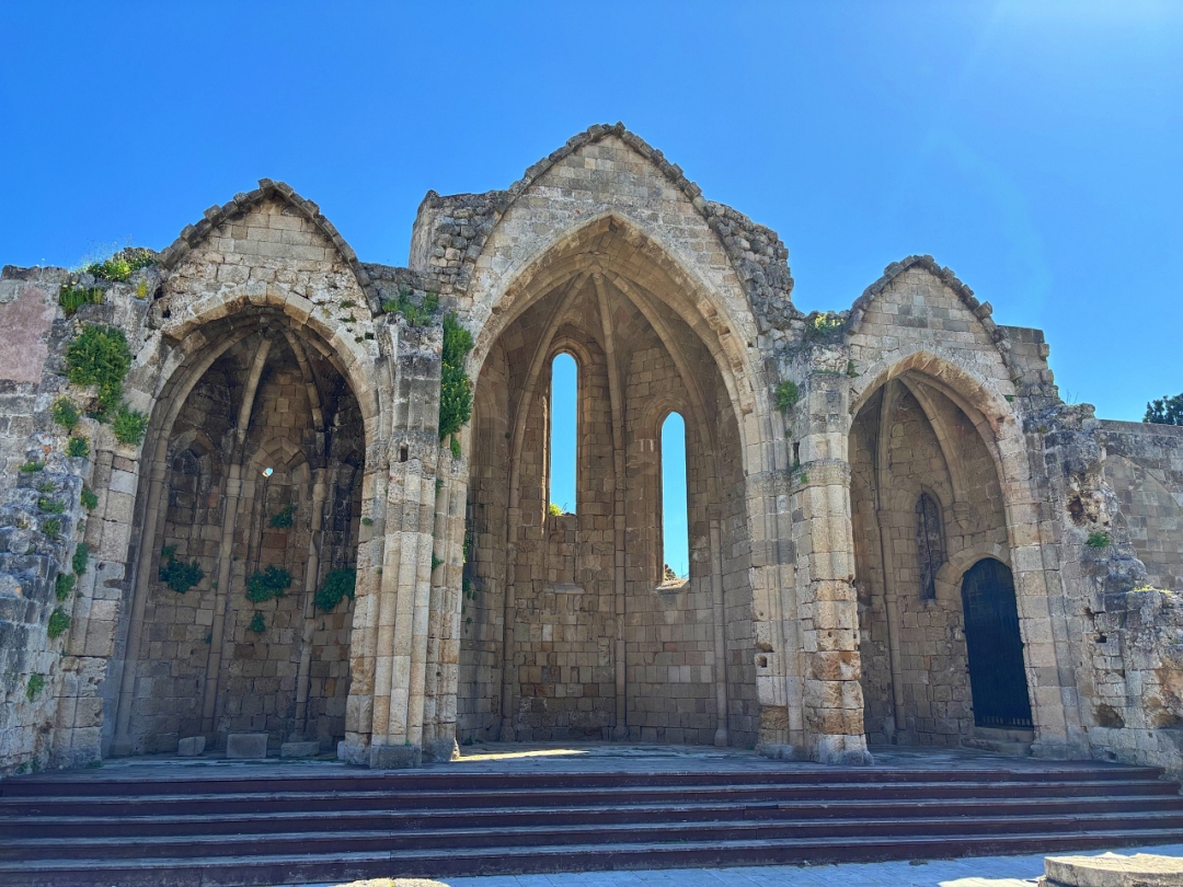 Руины церкви Богородицы Бурга.