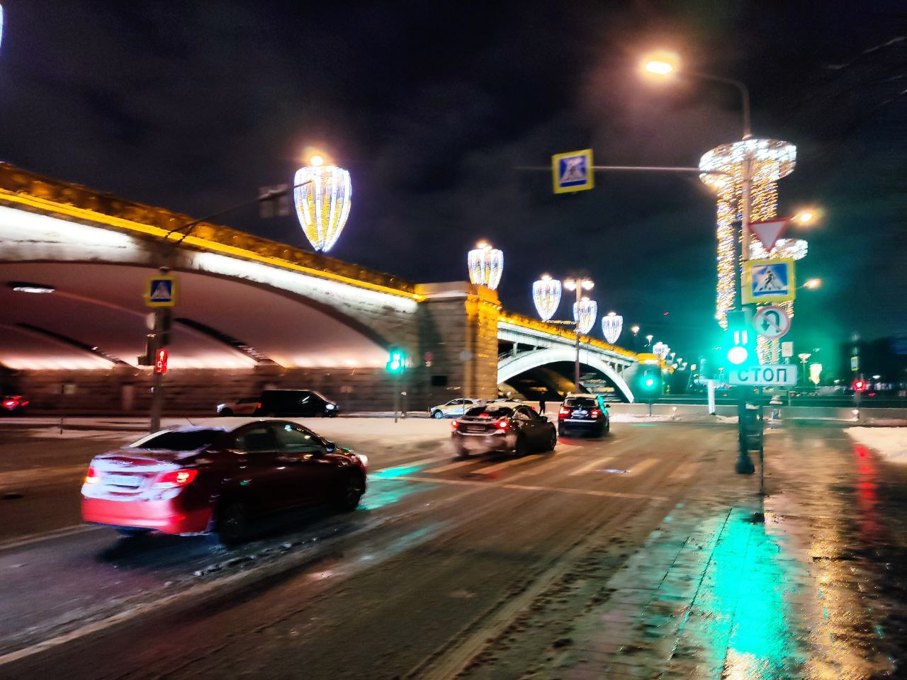 Мост через реку Москву